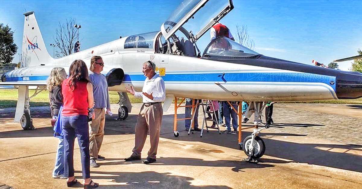 Astronaut Terry Wilcut speaks to visitors