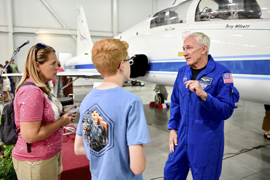 terry-wilcutt-aviation-heritage-museum Terry Wilcutt talks with young visitors beside the NASA T-38 at Aviation Heritage Park & Museum.